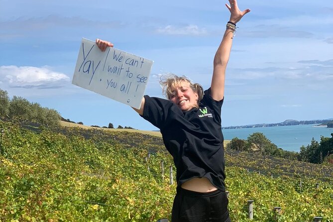 1.5h Waiheke Guided Scenic Tour in our Electric Van - Guides like JoJo, Graeme, and Suzanne make the day feel personal