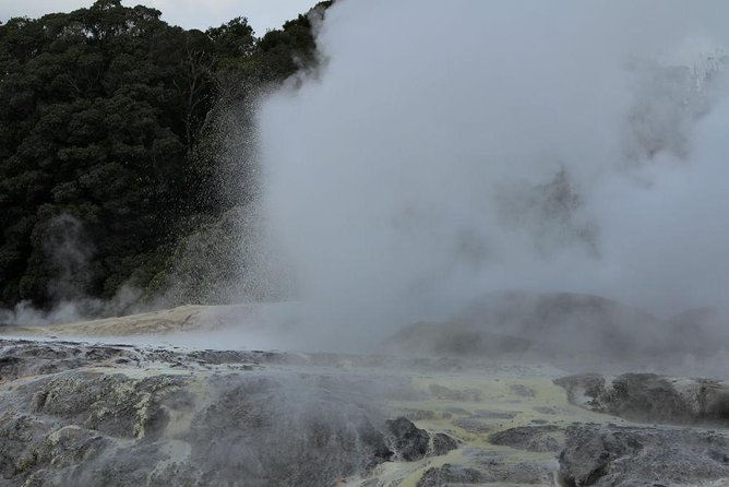 2-Day Hobbiton, Rotorua, Waitomo Caves Tour from Auckland with Accommodation - Waitomo Glowworm Caves: plan for the day-two lunch gap