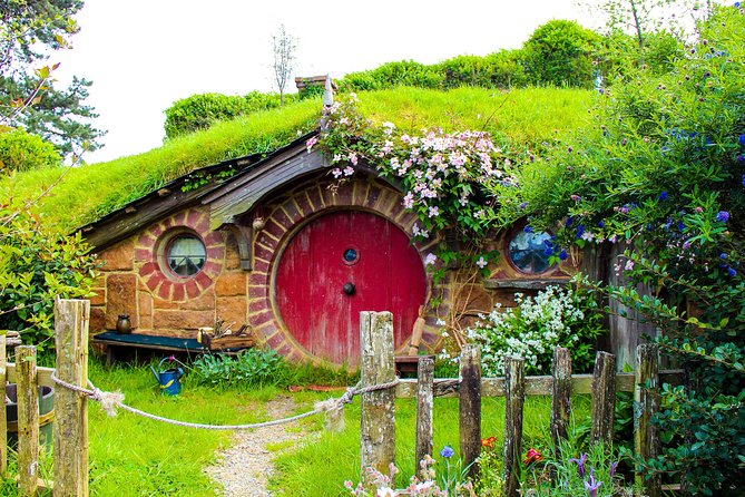 2 Day Waitomo Caves, Hobbiton Movie Set and Rotorua Tour from Auckland - The real-world logistics: coaches, timing, and how to not feel rushed