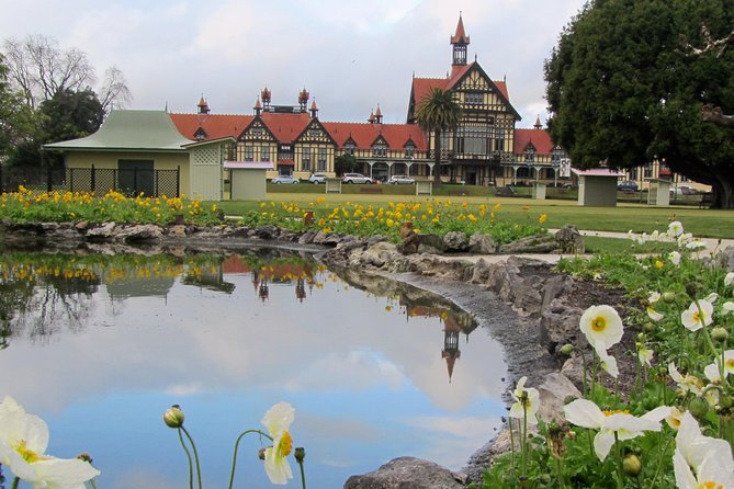 3 Day Bay Of Islands Tour from Auckland including Waitangi and Cape Reinga - Bay of Islands Cruise: Hole in the Rock and Dolphin Spotting