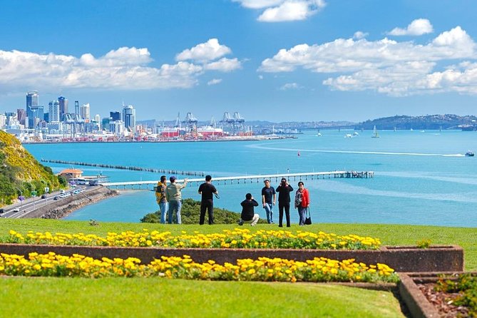 Auckland City Private Tour for Couples. Be chauffeur driven with added extras. - A Private Chauffeur for Two: How This Auckland Half-Day Works