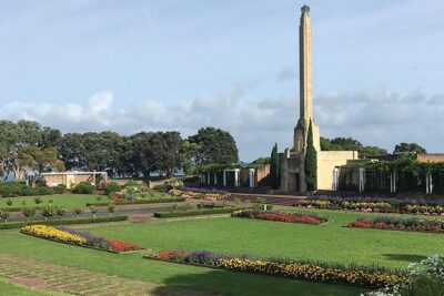 Auckland City Private Tour for Couples. Be chauffeur driven with added extras. - Mount Eden (Maungawhau): Start With the City View, Not the Traffic