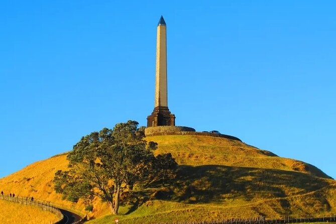 Auckland City Volcano & Scenic Highlights Tour - Mount Eden for 360° Views, Plus Pie-Time and a Possible Detour