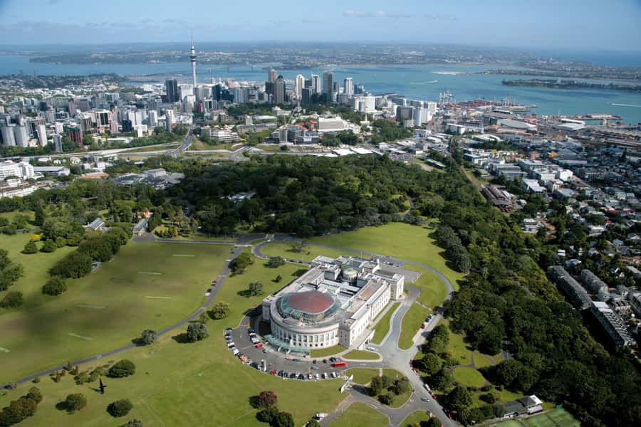 Auckland: Guided Small Group City Discovery Tour - Ponsonby’s historic suburb feel: character before the big bridge