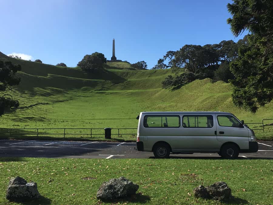 Auckland: Half-Day Auckland Volcanoes Tour - One Tree Hill (Maungakiekie): a guided history moment in 30 minutes