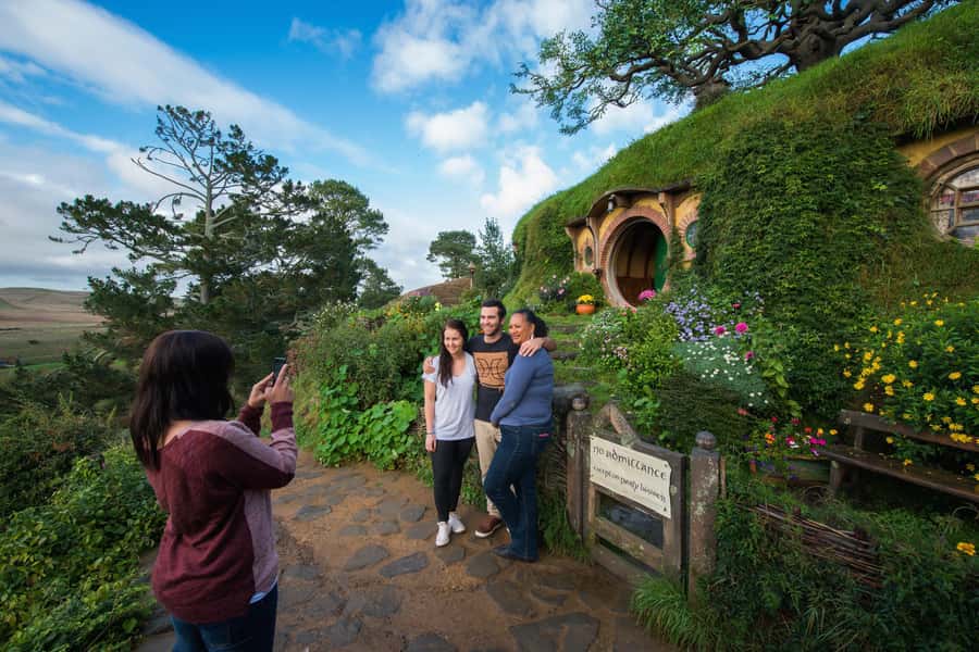 Auckland: Hobbiton and Rotorua Day Tour including Te Puia - Key things I’d circle on this Auckland day tour