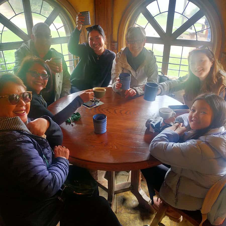 Auckland: Hobbiton and Rotorua Day Tour including Te Puia - Food, shoes, and staying sane during 13 hours
