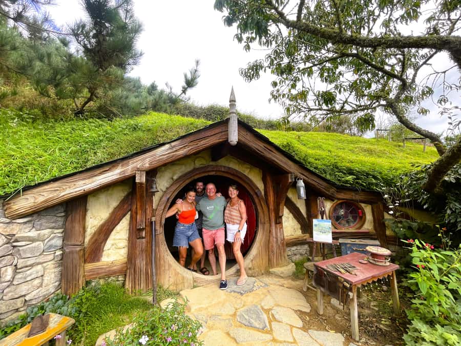 Auckland: Hobbiton & Waitomo Caves Small-Group Tour & Lunch - From Auckland to Waikato: a road trip that feels like part of the show