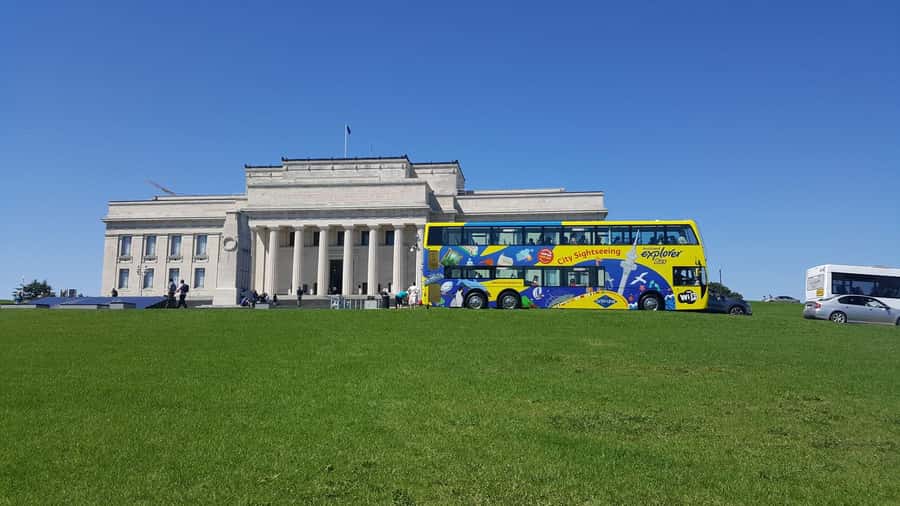 Auckland: Hop-On Hop-Off Explorer Bus Ticket - Entering Auckland by bus: how the hop-on hop-off format really helps