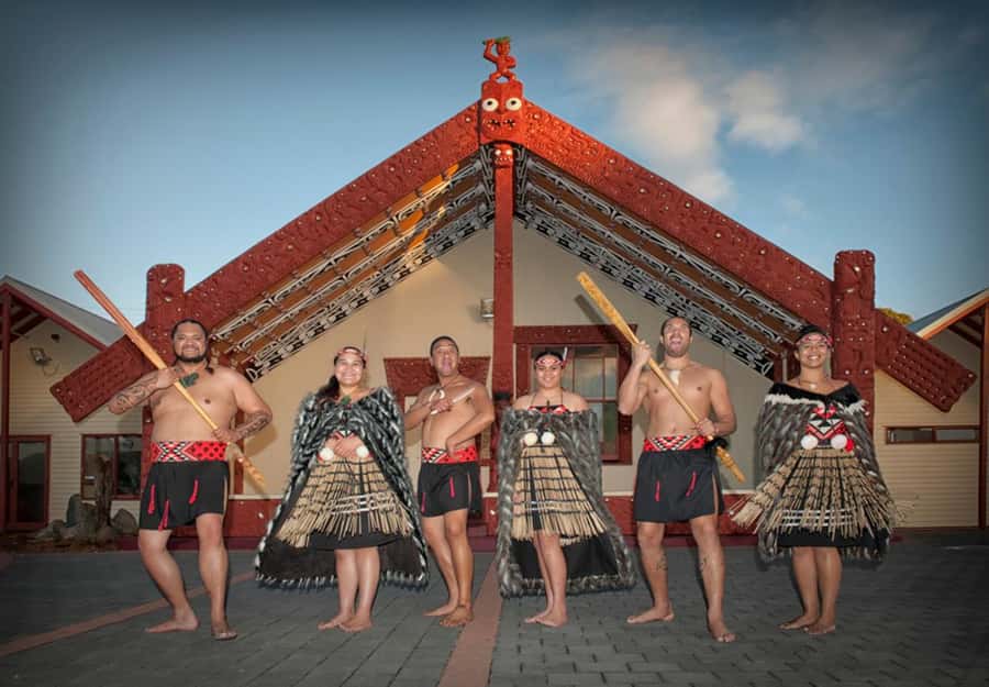 Auckland: Rotorua Māori Village & Waitomo Caves with Lunch - Whakarewarewa Living Māori Village: geothermal views plus real-life culture