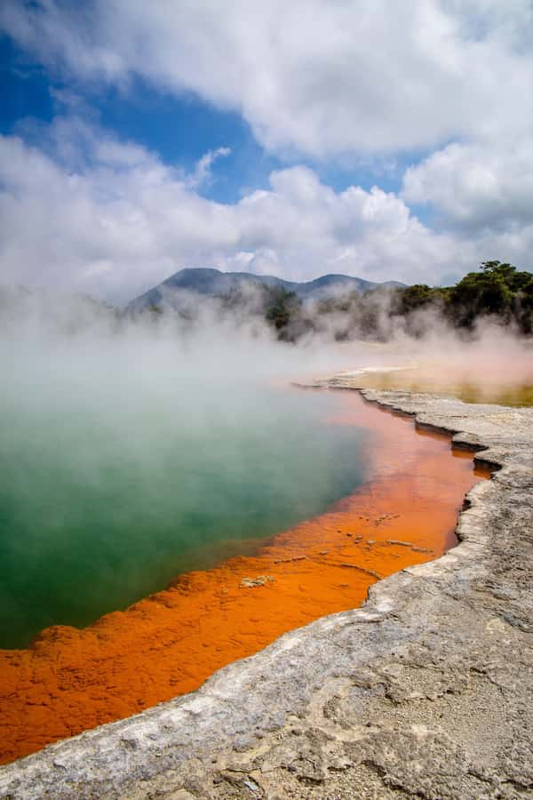 Auckland: Rotorua Wai-O-Tapu, Te Puia with Haka - Wai-O-Tapu: Lady Knox eruption and the Champagne Pool loop