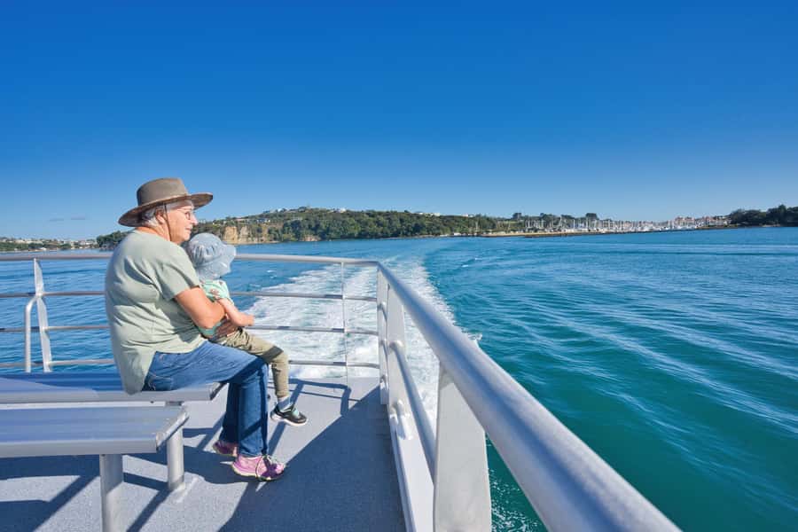 Auckland: Tiritiri Matangi Island Ferry - The oldest working lighthouse: history you can see (and not just read)