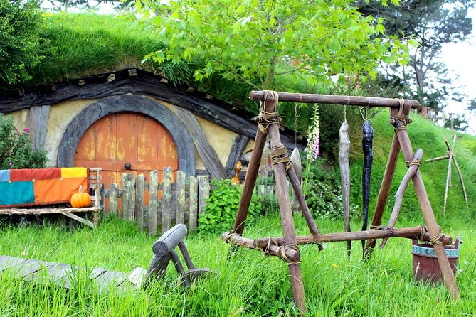 Auckland to Waitomo Caves and Hobbiton Movie Set Private Tour - Private Mercedes to Waitomo and Hobbiton: Why the Format Works