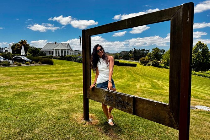 Auckland West Vineyard Tour with lunch and tastings incl - Stop 2: Hunting LodgeWest for a seasonal lunch and pairing glass