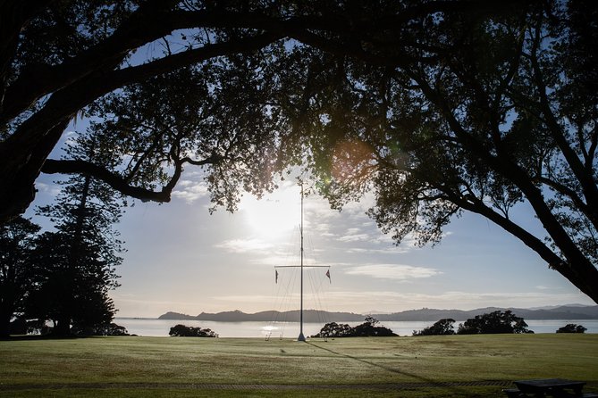 Bay of Islands Heritage Experience from Auckland incl. Waitangi & Russell - The Bay of Islands boat time: islands, wildlife odds, and Cape Brett Lighthouse