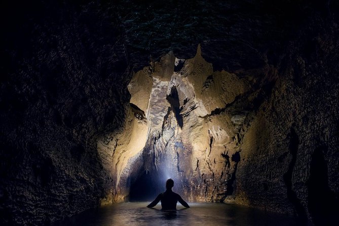Black Labyrinth: Black Water Rafting - Private Tour from Auckland - After the Cave: Hot Shower and BBQ Buffet Lunch at Waitomo Homestead