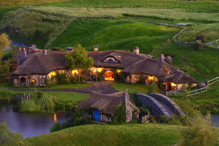 From Auckland: Hobbiton & Hamilton Gardens Small Group Tour - The 2.5-Hour Guided Hobbiton Walk: Photos, Hobbit Holes, and Bag End