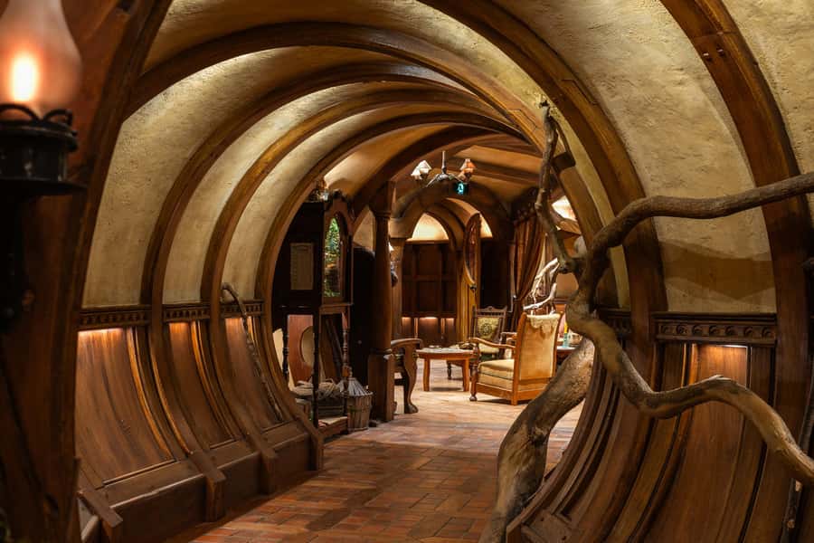 From Auckland: Hobbiton Movie Set Day Tour with Picnic Lunch - The guided walking tour: why the guide is the difference-maker