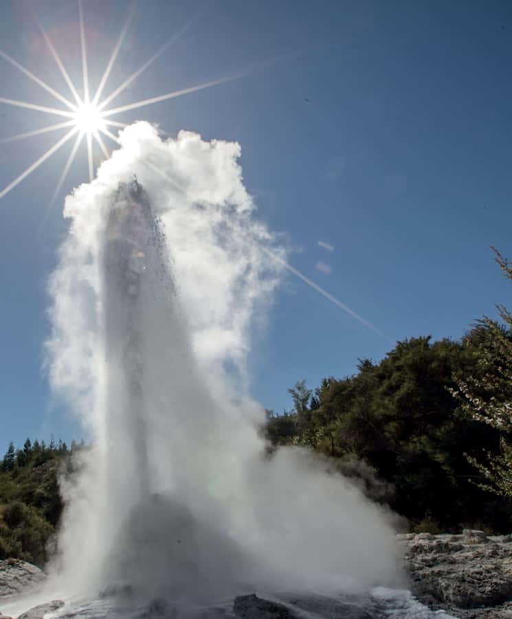 From Auckland: Wai-O-Tapu & Polynesian Spa Rotorua Day Tour - Rotorua District sightseeing: a short stop that sets context