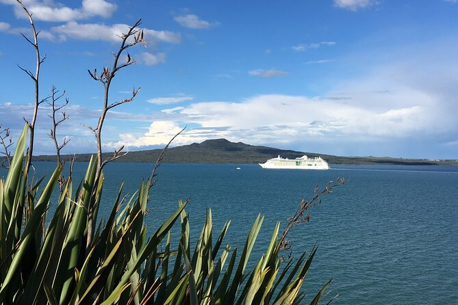 Full-Day Grand Auckland Volcanoes Tour - Lake Pupuke to Takapuna Beach: volcanic explosion crater meets old lava coast