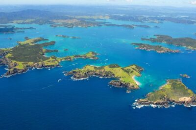 Group tour to Bay of Islands return from Auckland - The bus ride details that make or break a day