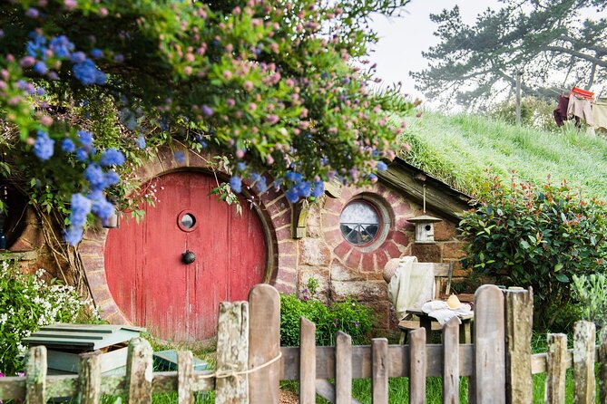 Hobbiton Movie Set Banquet Experience Private Tour From Auckland - Timing in every season: you need layers, not just shorts