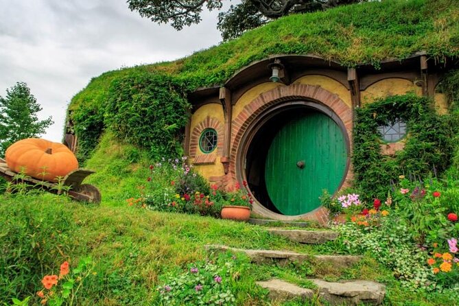 Hobbiton Movie Set Guided Tour small group from Auckland - Getting out of Auckland: pickup, meeting point, then south to the Waikato