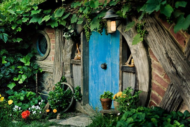 Hobbiton Movie Set Small Group Fully Guided Day Tour from Auckland - Small-group transfers: easier logistics, less waiting around