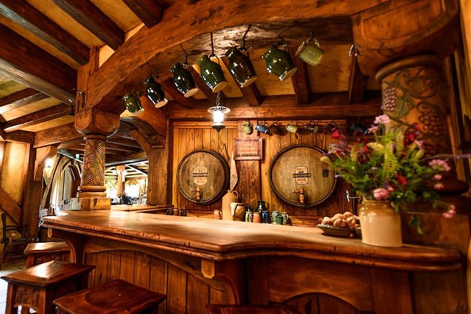 Hobbiton Movie Set Small Group Tour from Auckland - Small-group van vs bigger groups at the set: the reality check