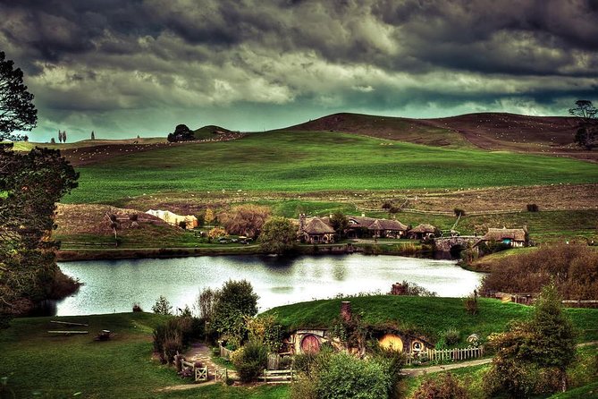 Hobbiton Movie Set tour & Glowworm Cave day tour - Hobbiton Movie Set: what the guided walking tour is really for