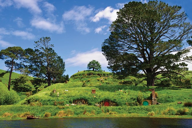 Hobbiton Movie Set Tour with lunch from Auckland - Pace and crowds: when the day feels like a conveyor belt