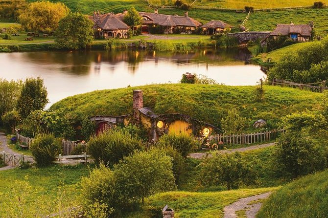 Hobbiton & Waitomo Caves Guided Day Trip from Auckland incl lunch - Group Size, Pacing, and Why Comfort Matters on an 11-Hour Day