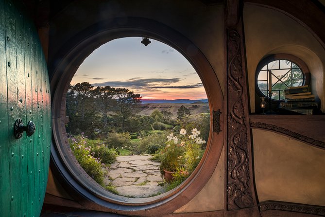 Hobbiton & Waitomo Caves Guided Tour from Auckland with Lunch - A Long North Island Day Packed Into 12 Hours