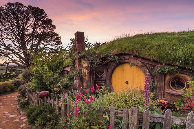 Hobbiton & Waitomo Caves Small-Group Tour W Lunch from Auckland - The 6:00am departure: why an early start helps your whole day