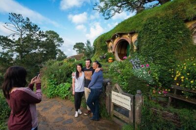 Hobbiton & Waitomo Caves Small-Group Tour W Lunch from Auckland - Otorohanga lunch break: real food time, not a rushed refuel