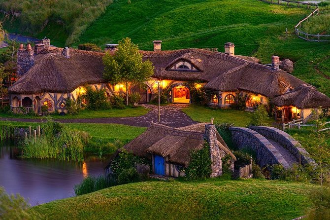 Hobbiton & Waitomo Caves Small-Group Tour W Lunch from Auckland - What to wear and bring for a comfortable day