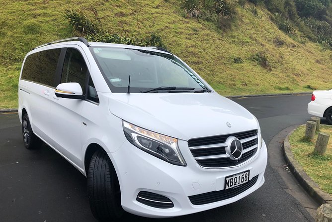 Luxury Airport transfers in Auckland - The ride comfort: air-con and the small items that keep you sane