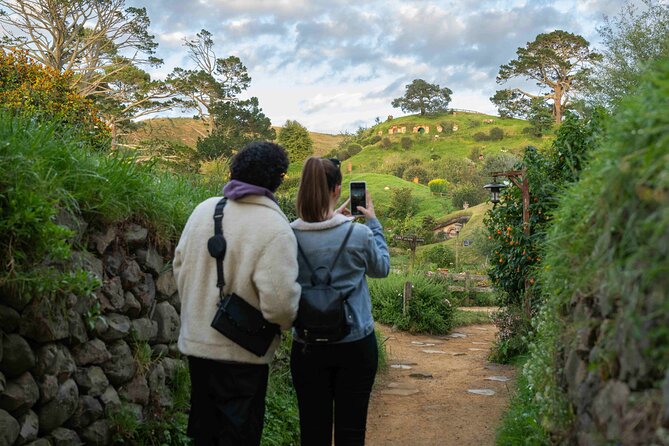 Magical Hobbiton: Small-Group Guided Tour from Auckland - Auckland pickup to Hobbiton: comfort and timing that matters