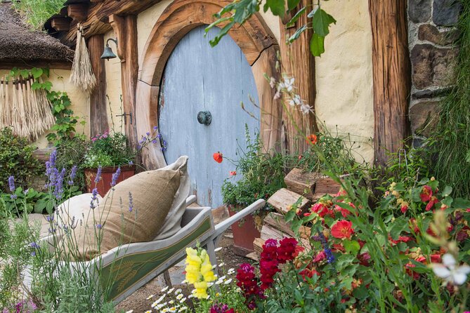 Magical Hobbiton: Small-Group Guided Tour from Auckland - The guides and drivers: what makes the day feel easy