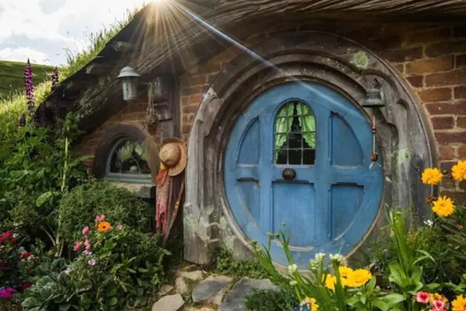 Private Hobbiton, Waitomo Caves, Blue Spring & Hamilton Transfer - Hamilton and Waikato break: breakfast plus a Tesla supercharger pause