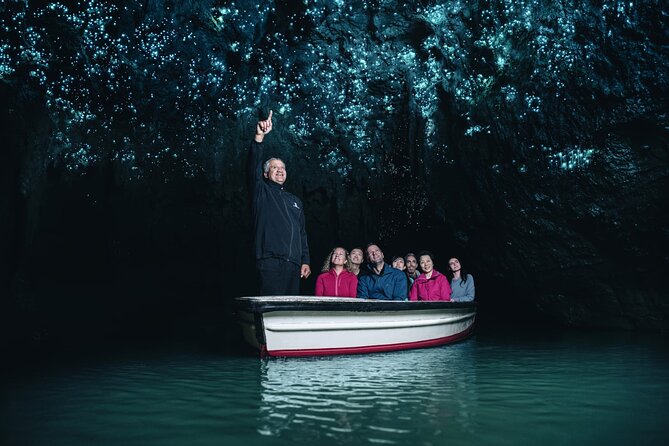 Private Hobbiton & Waitomo Caves Transfer from Auckland - Waitomo Glowworm Caves: One Hour Underground With the Wow Factor