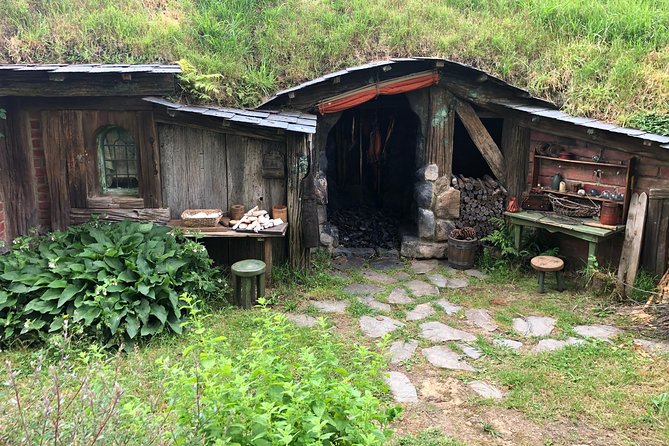 Private Luxury Tour to Hobbiton Movie Set & Waitimo Glowworm Cave - When to book and how weather can affect the day