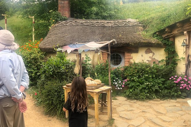 Private Luxury Tour to Hobbiton Movie Set & Waitimo Glowworm Cave - Should you book this private luxury day trip?