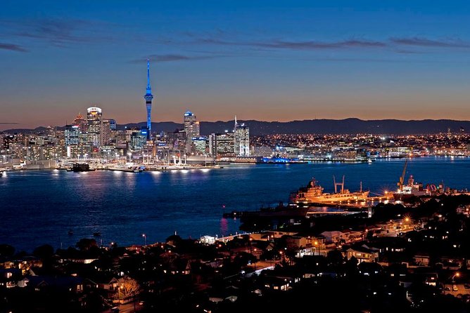 Private Tour: Auckland City and Countryside Tour - The waterfall stop: a quick wow factor