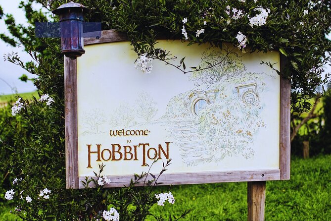 Private Tour: Hobbiton Movie Set, Rotorua Mud Pool & Treewalk - Hobbiton Movie Set: storybook detail with a calm, private pace