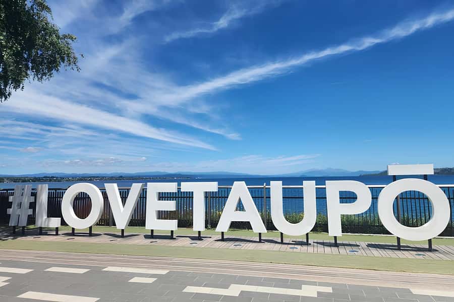 Rotorua & Taupo DayTour Waiotapu & Huka Falls from Auckland - Rotorua in 90 minutes: where steam meets stories