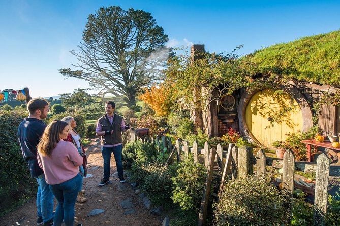 Small-Group Hobbiton Tour from Auckland with Party Marquee Lunch - A small-group Hobbiton day trip from Auckland: early start, real farmland