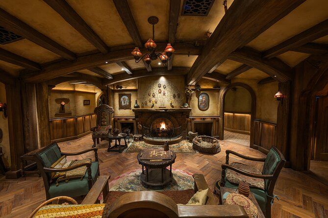 Small-Group Hobbiton Tour from Auckland with Party Marquee Lunch - Green Dragon Inn drink and Party Marquee buffet lunch
