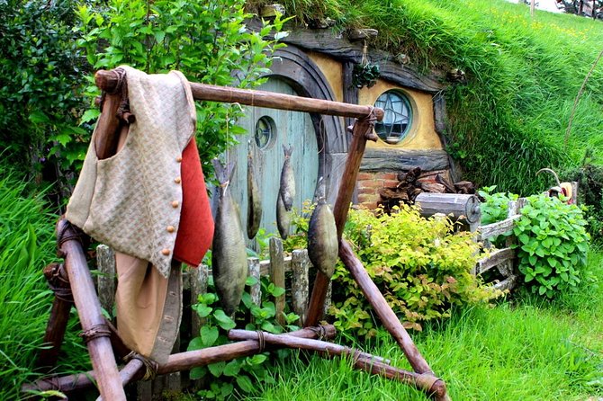 The Hobbiton Movie Set Small-Group Guided Tour from Auckland - Comfort and pacing on an 8-hour round trip