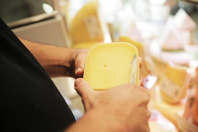 The Tastebud Tour, award winning food tour of Auckland - Market morning tea: pies, honey, jams, and baked goods